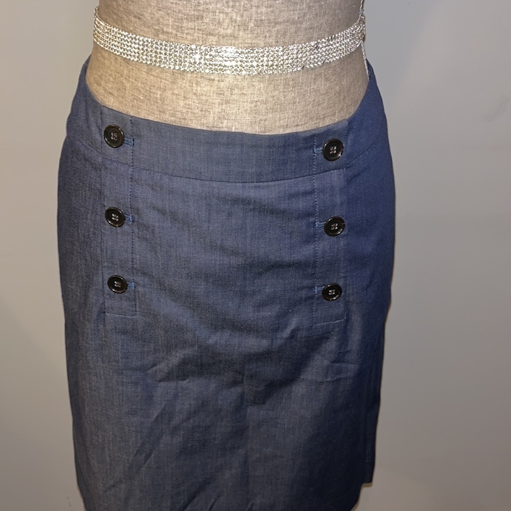 Loft Ladies skirt size 2.  Excellent condition